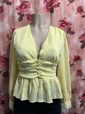 Boohoo Pale Yellow Button-Front Peplum Blouse